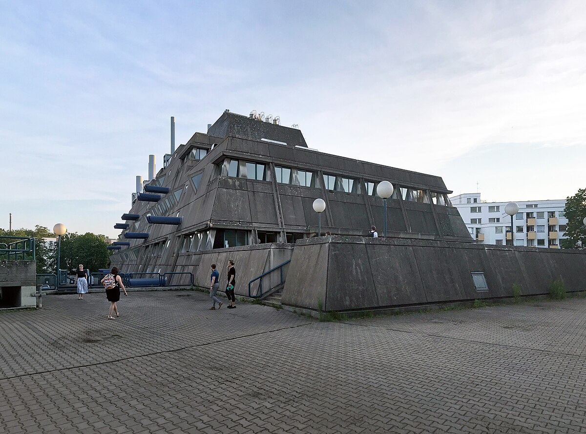 Фото: www.archpaper.com. «Mouse Bunker» — исследовательское здание в Берлине, 1965-1967 годов постройки.